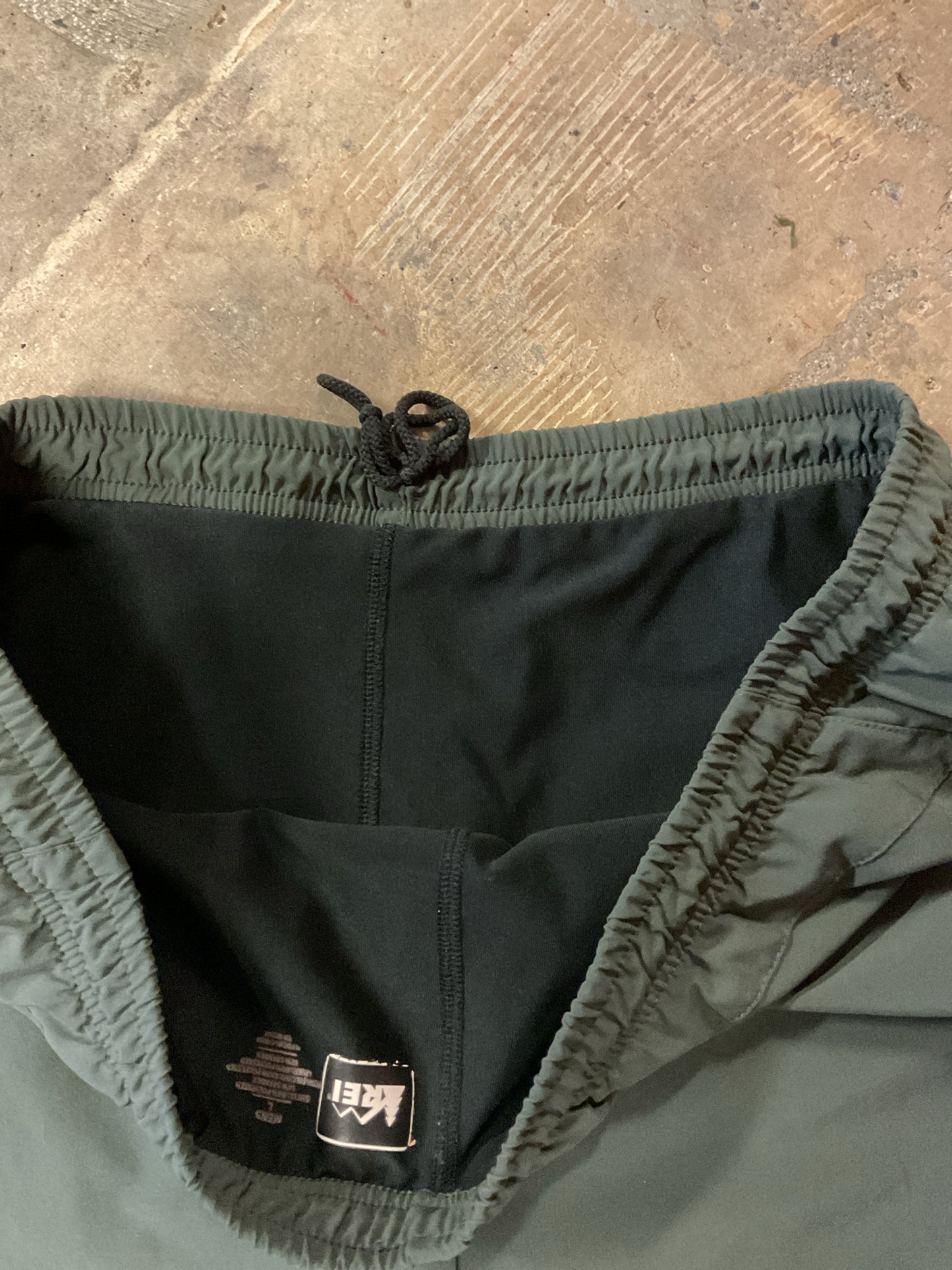 REI Active Shorts Men's L