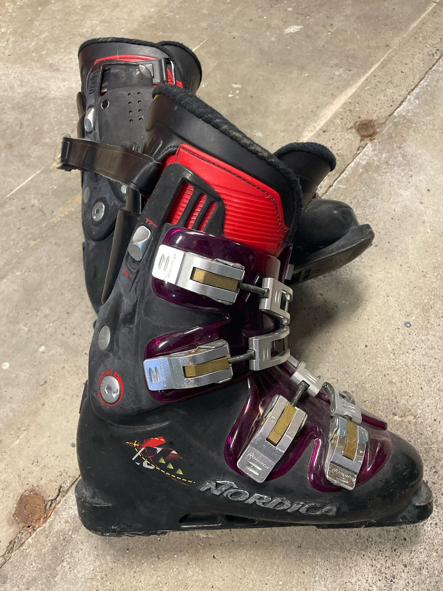 Nordica Downhill Boots Men's 8.5/ Women's 9.5