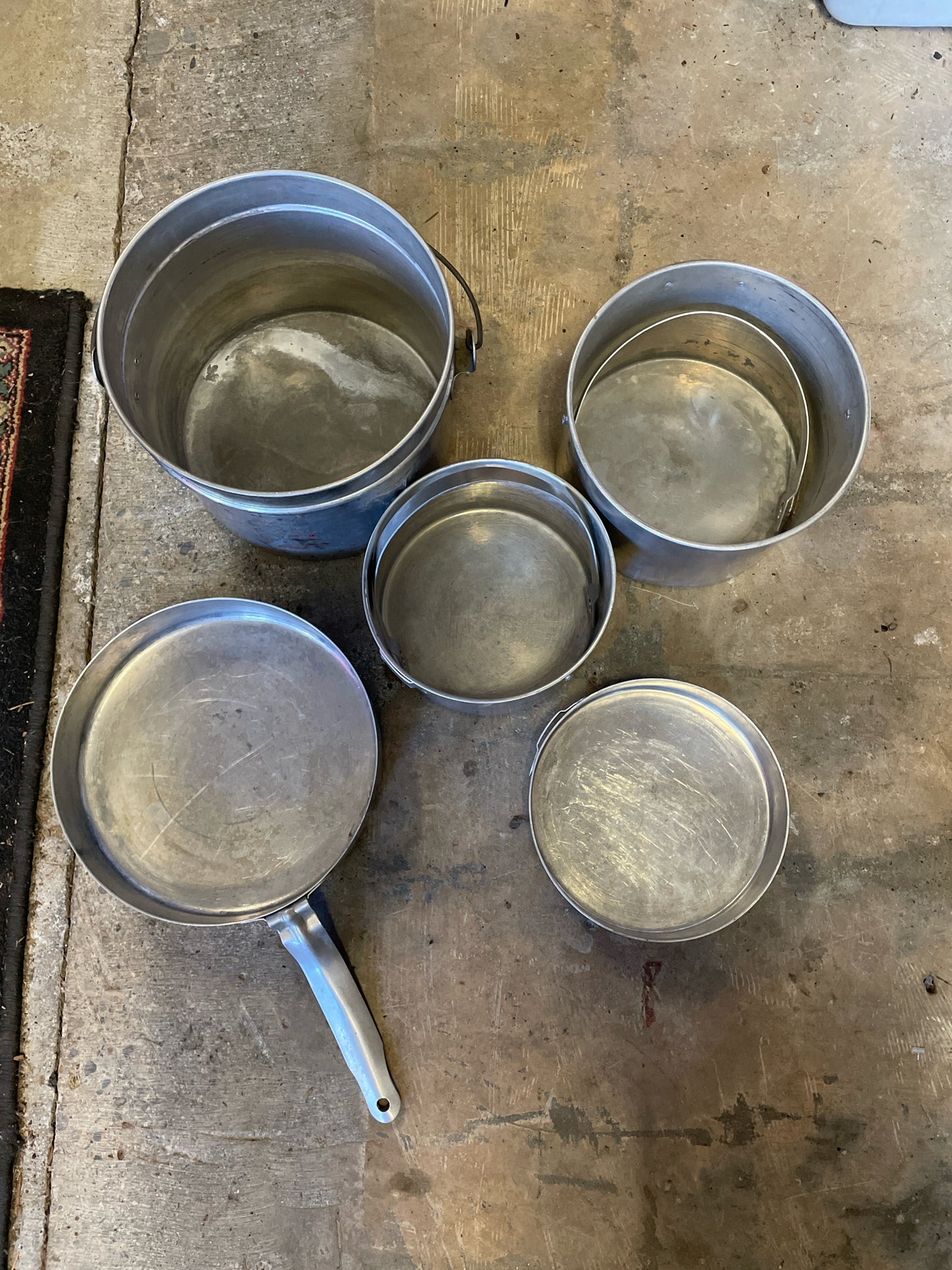 Five Nesting Pots