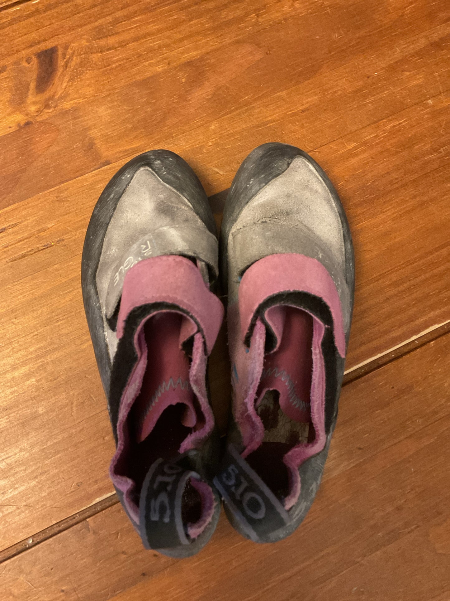 Five Ten Rogue Climbing Shoes Men's 5.5 / Women's 6.5