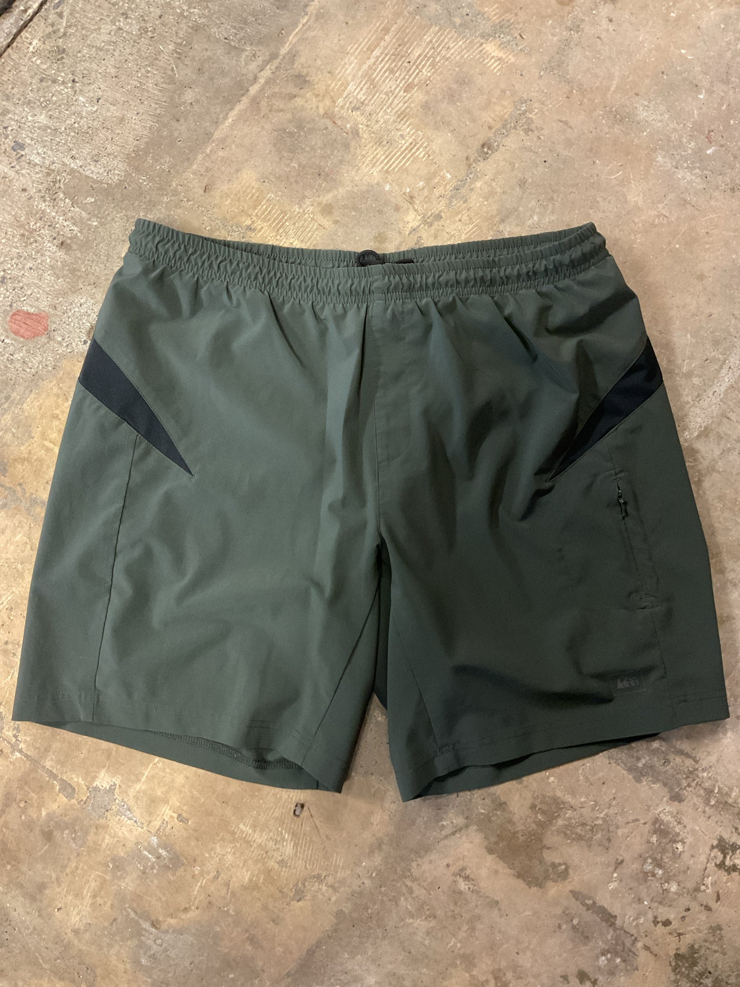 REI Active Shorts Men's L