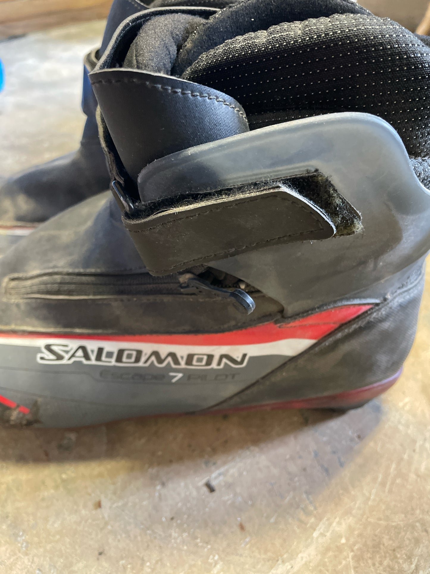 Salomon Escape 7 Pilot Cross Country Boots Men's 11.5