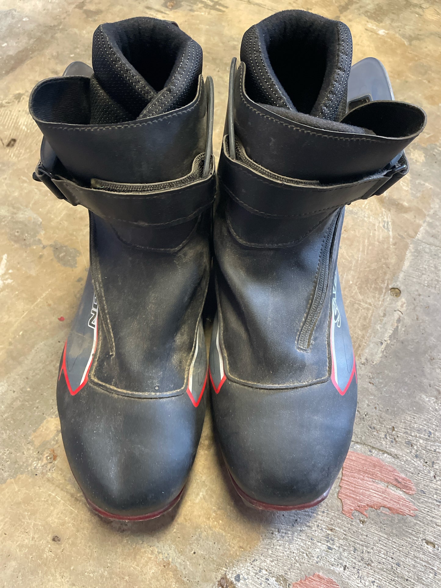 Salomon Escape 7 Pilot Cross Country Boots Men's 11.5