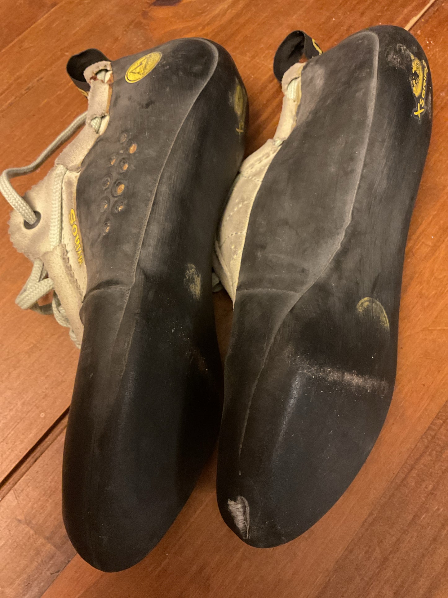 La Sportiva Mythos Climbing Shoes Men's 5 / Women's 6