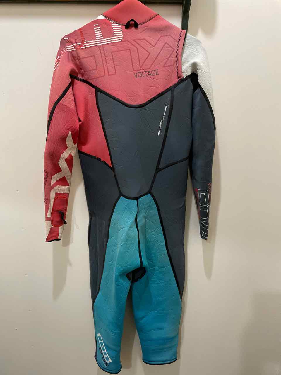 Voltage Wet Suit Men's L