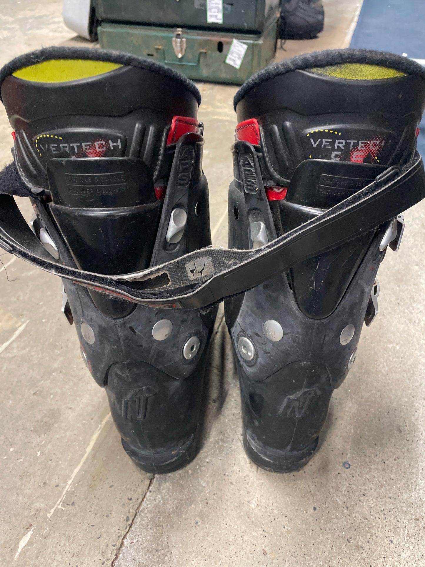 Nordica Downhill Boots Men's 8.5/ Women's 9.5
